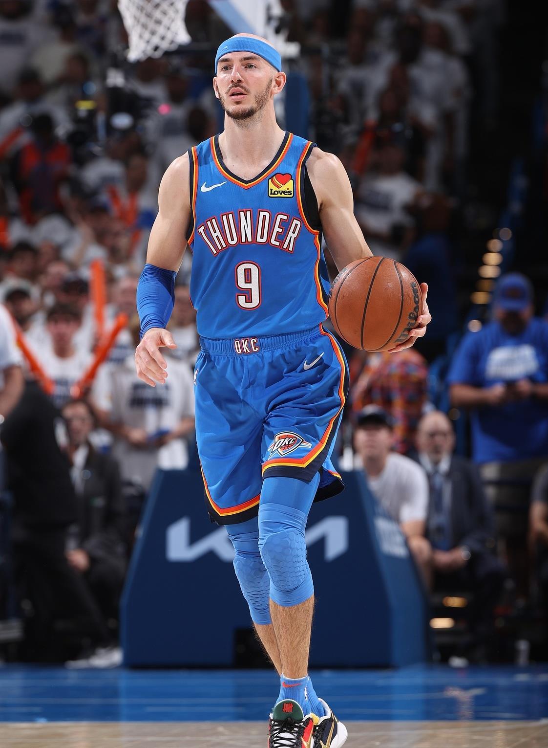 清晨西甲传出新动向；俄克拉荷马雷霆遗憾出局；管理层表态：更衣室稳定；年轻球员得到机会的简单介绍